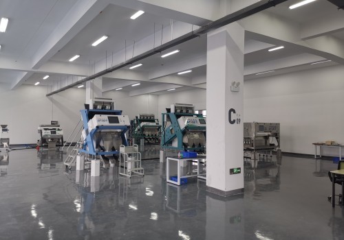 El ingeniero está depurando el rendimiento de los parámetros del clasificador de color.